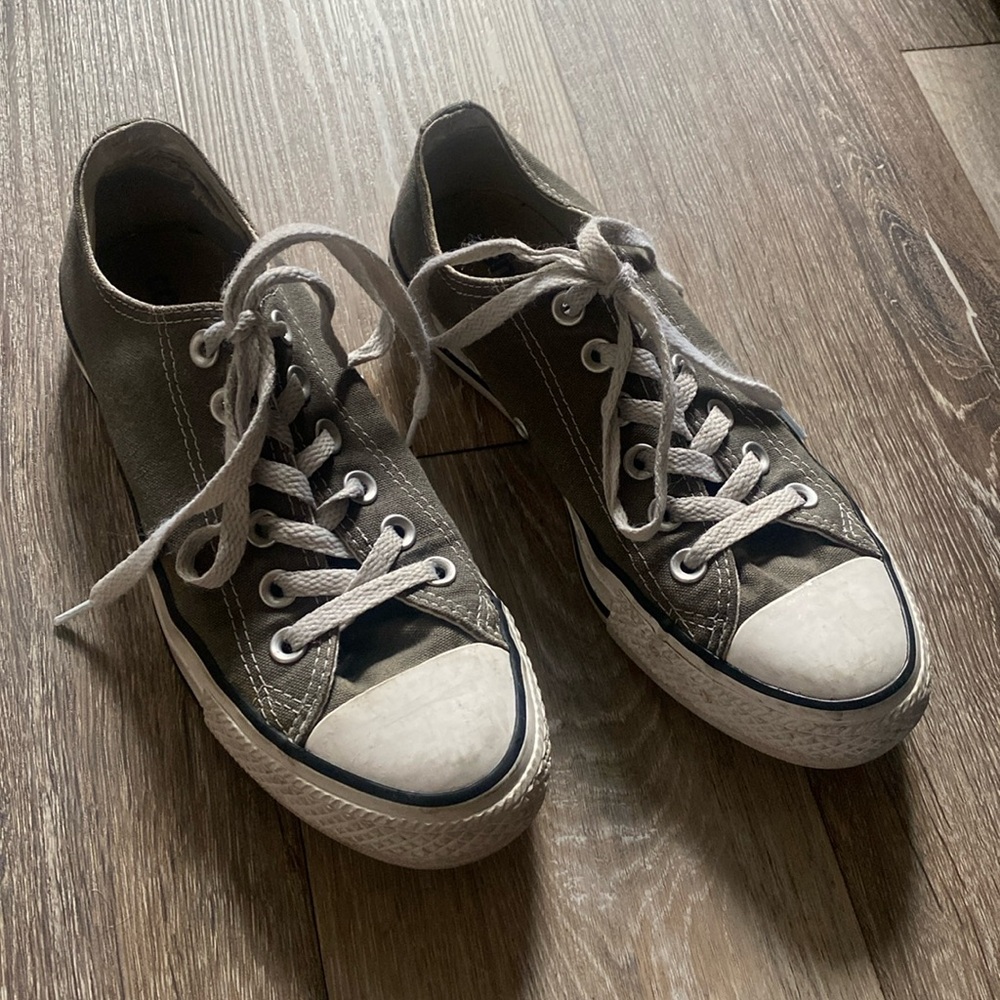 Grey converse